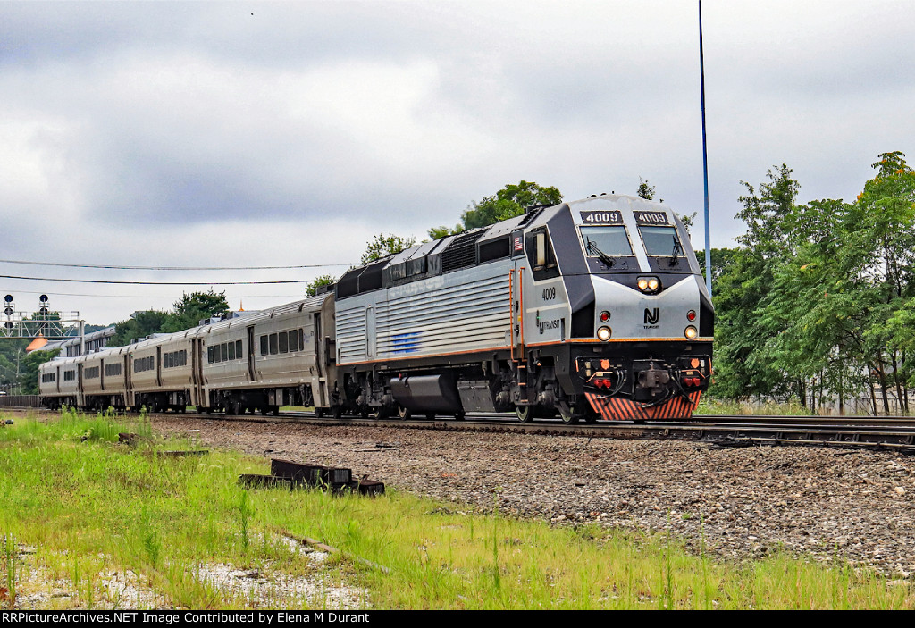 NJT 4009 on train 45